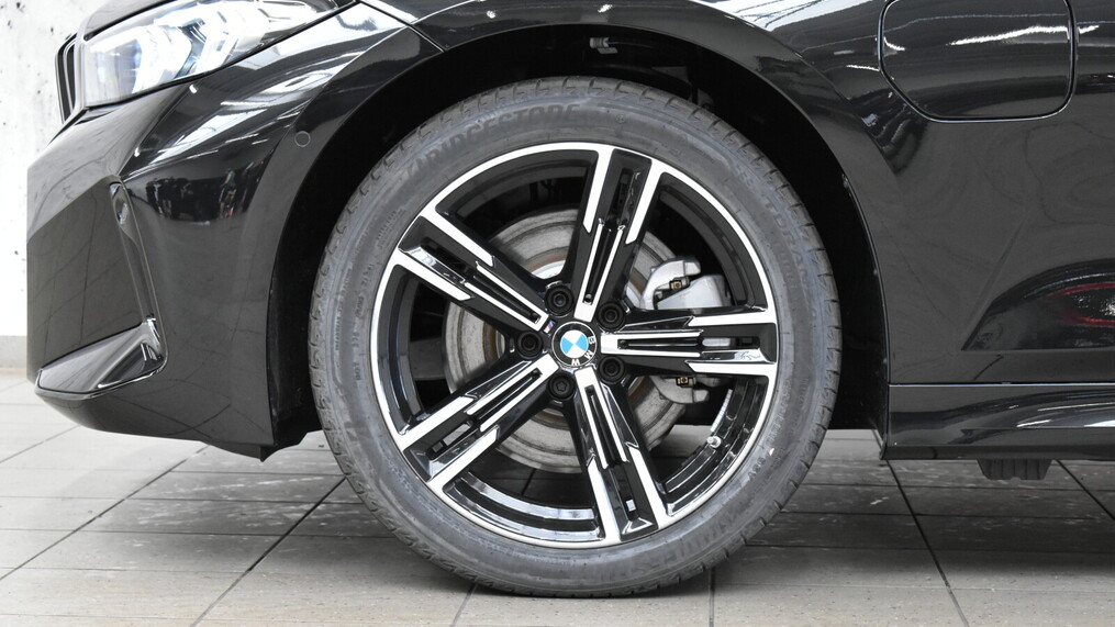 BMW Serii 3, 330