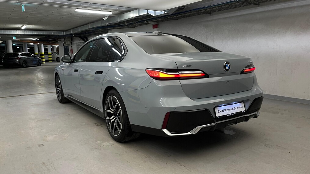 BMW Serii 7, 740