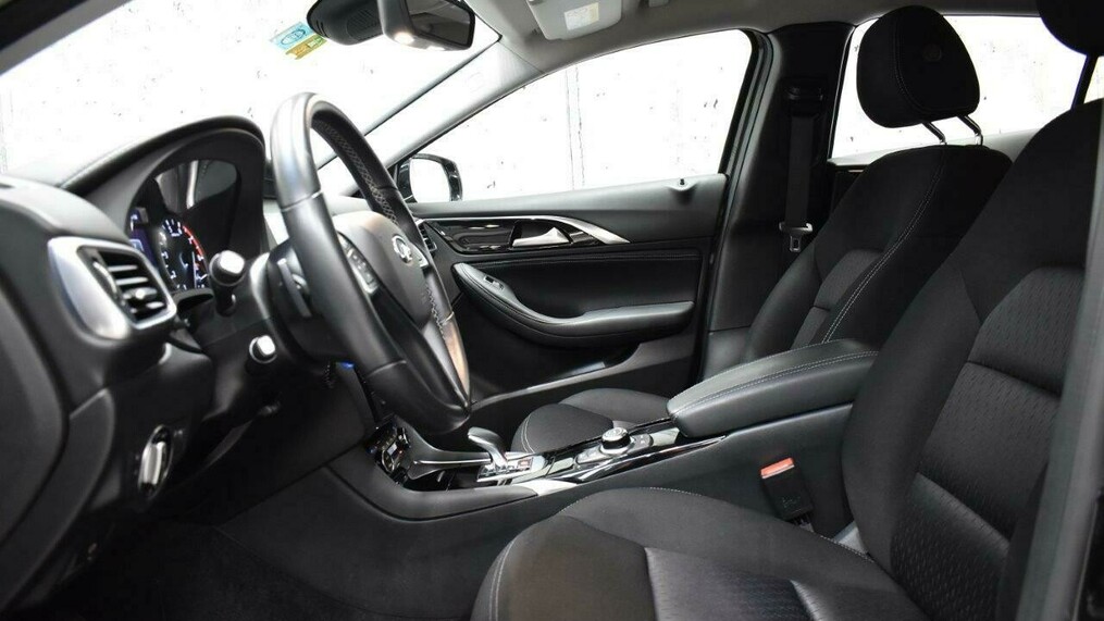 Infiniti Q30