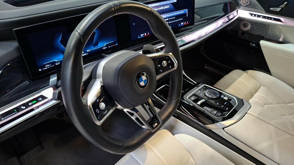BMW Serii 7, 740