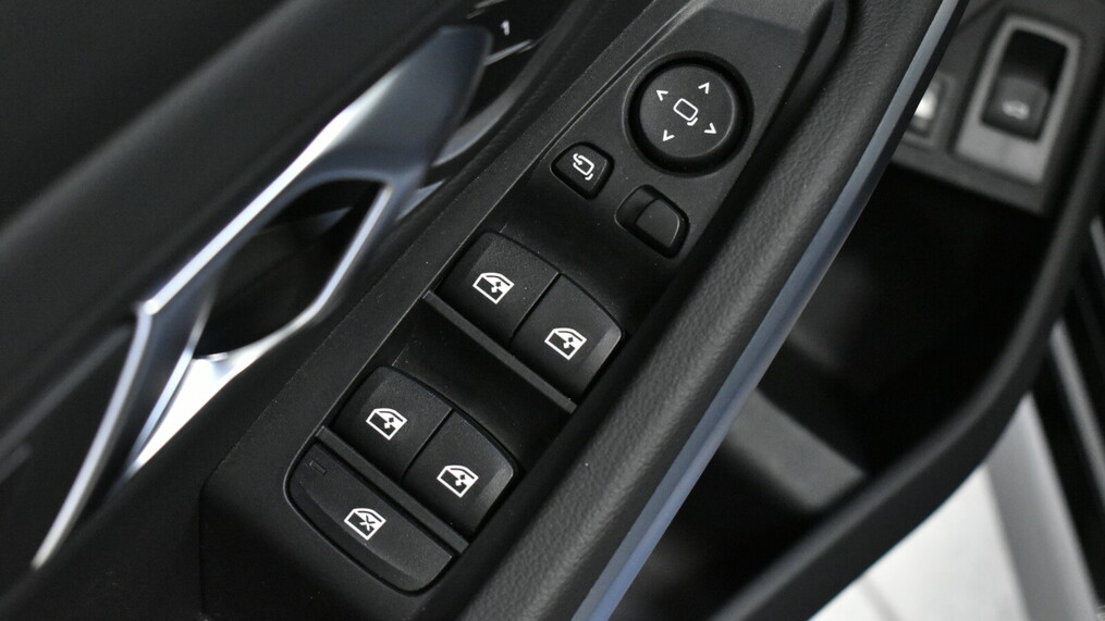BMW Seria 3, 330