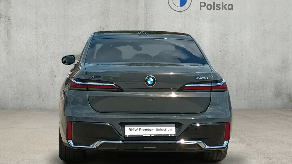 BMW Serii 7, 740