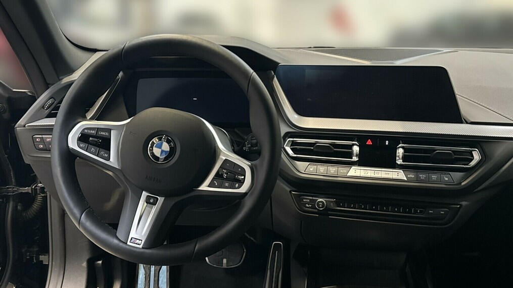 BMW Serii 2, 218