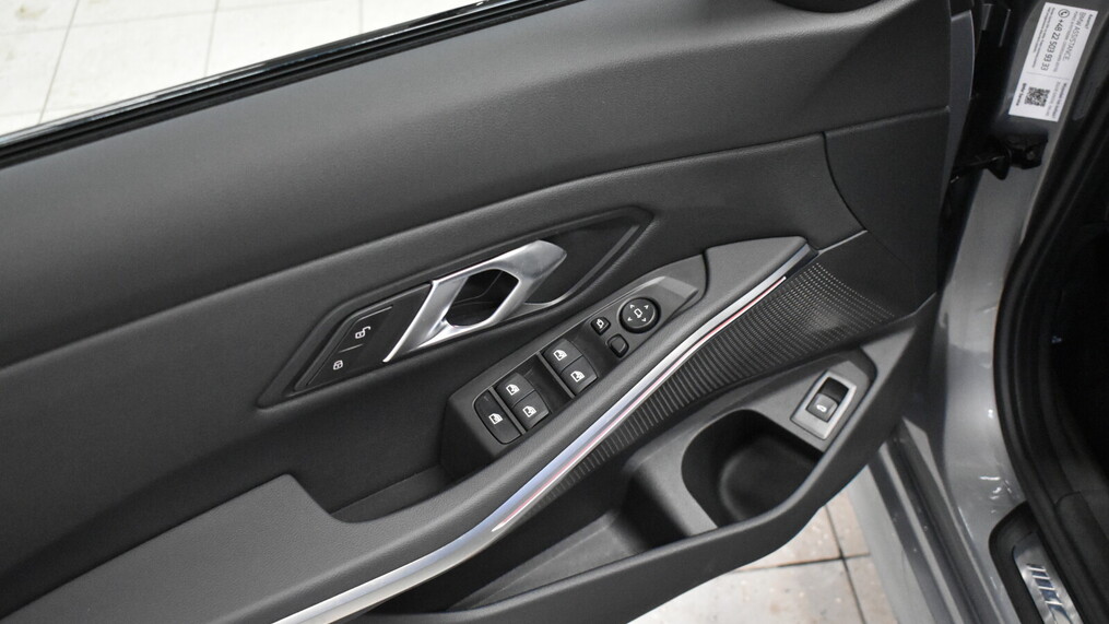 BMW Serii 3, 320