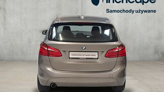 BMW Serii 2, 218
