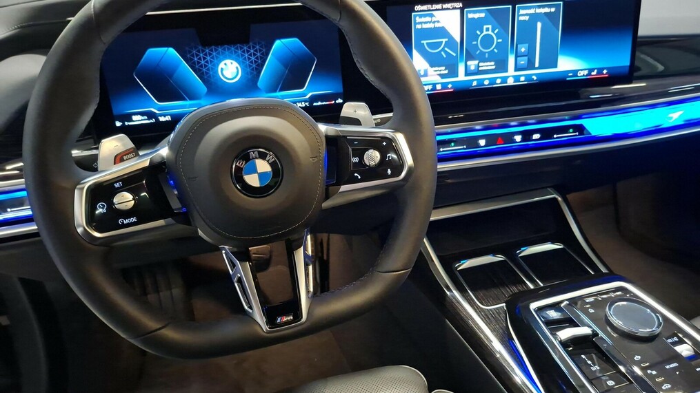 BMW Serii 7, 740