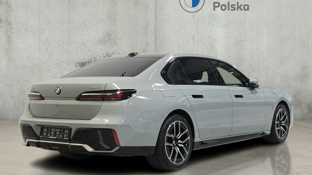 BMW Seria 7, 740