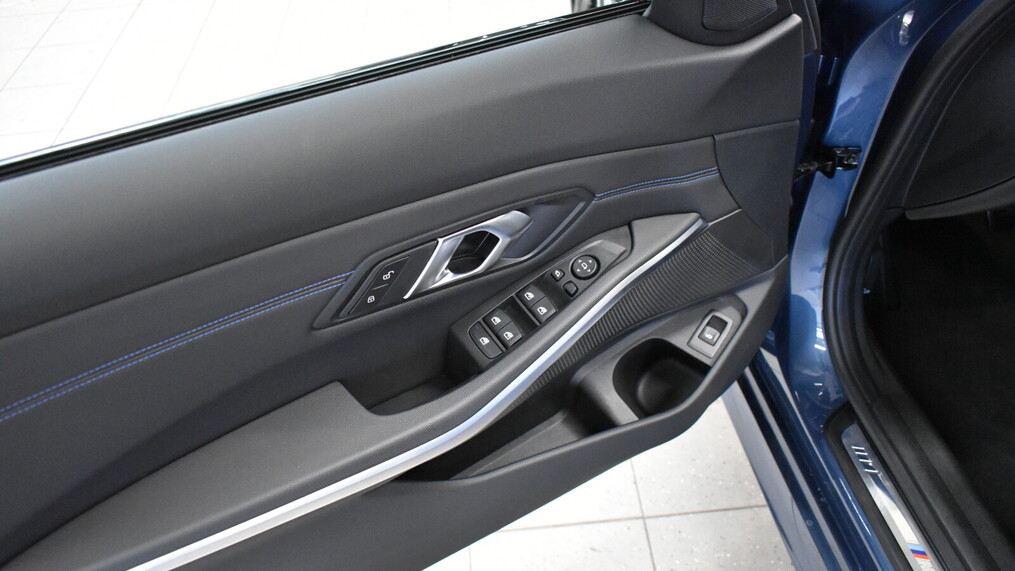 BMW Serii 3, 330