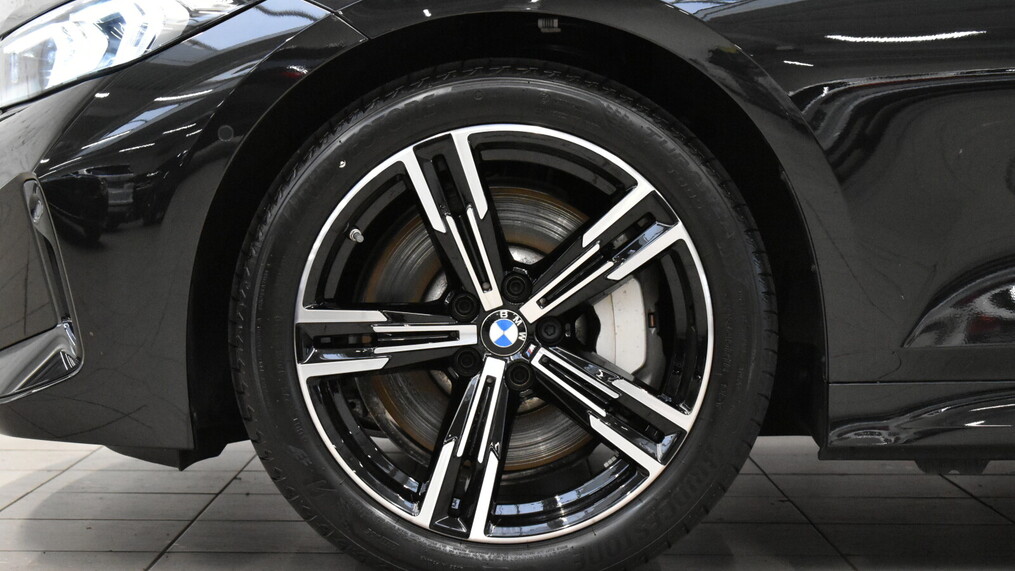 BMW Serii 3, 330