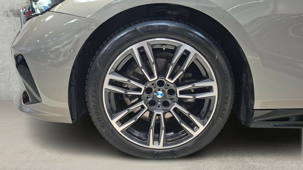 BMW Serii 5, 520