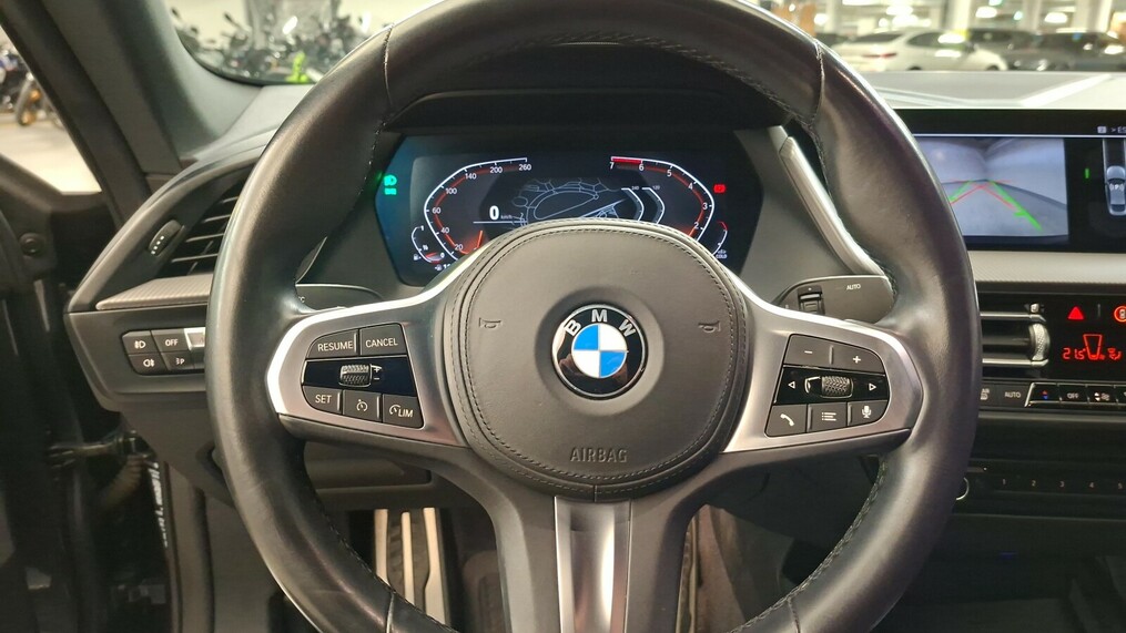 BMW Serii 2, 218