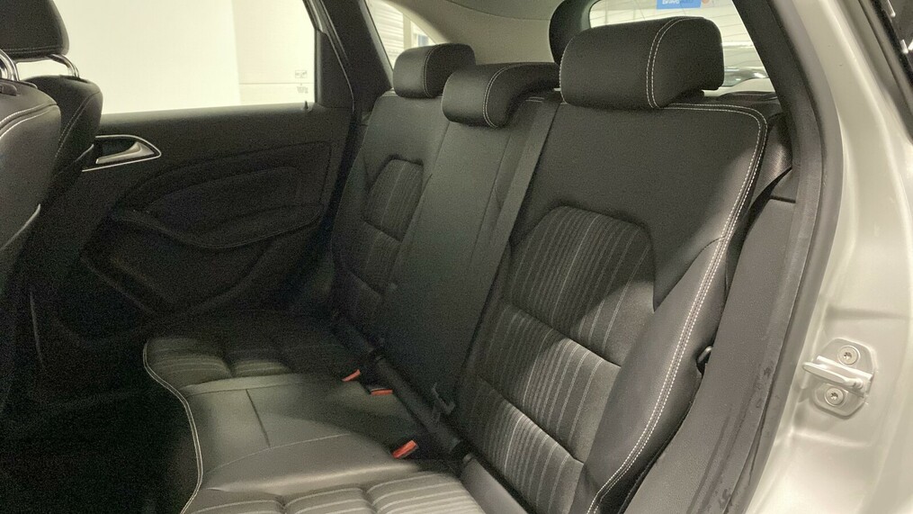 Mercedes-Benz B 180