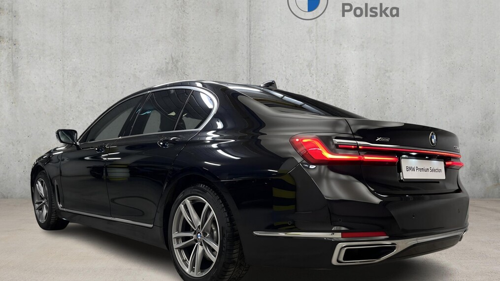 BMW Serii 7, 730