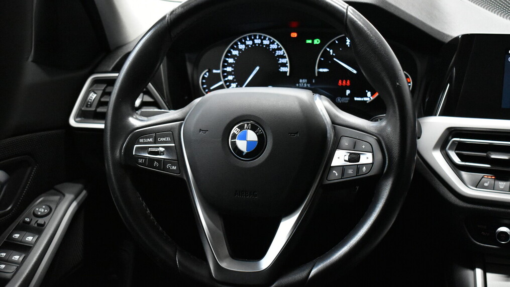 BMW Serii 3, 320