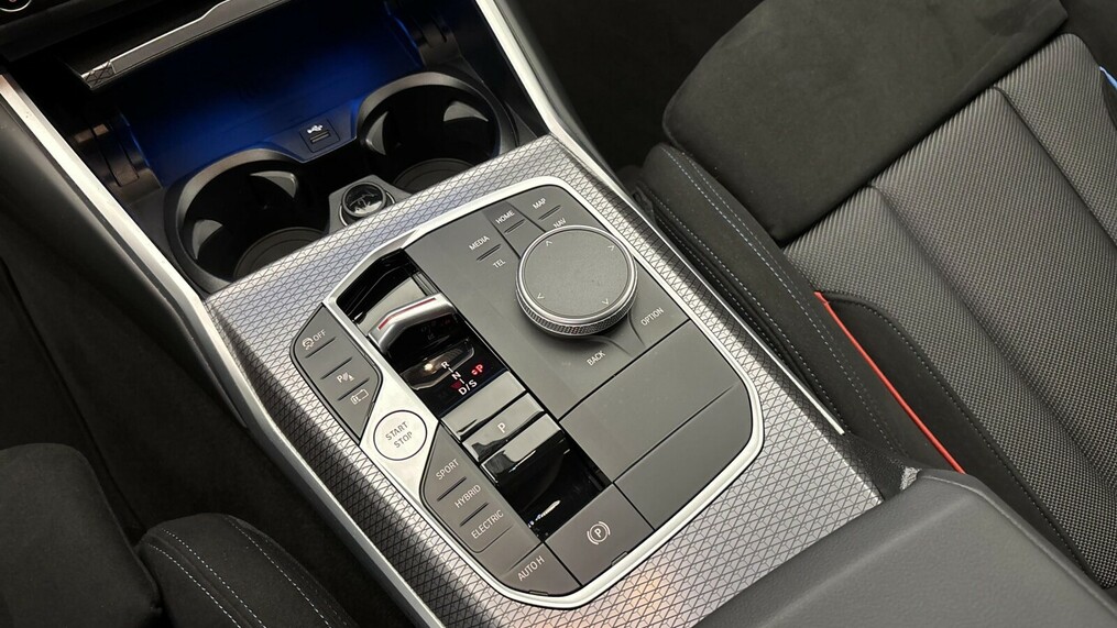 BMW Serii 3, 330