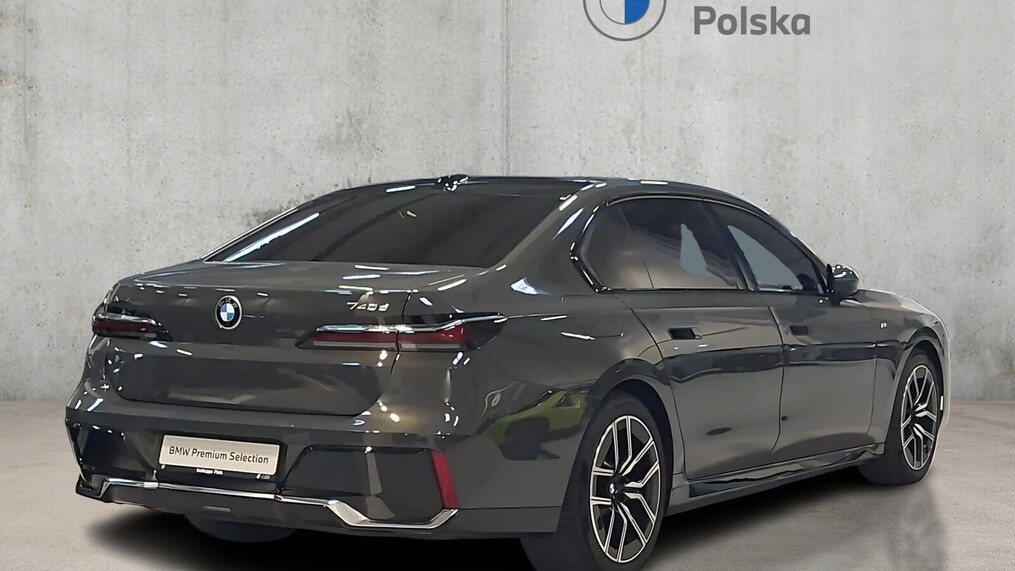 BMW Serii 7, 740