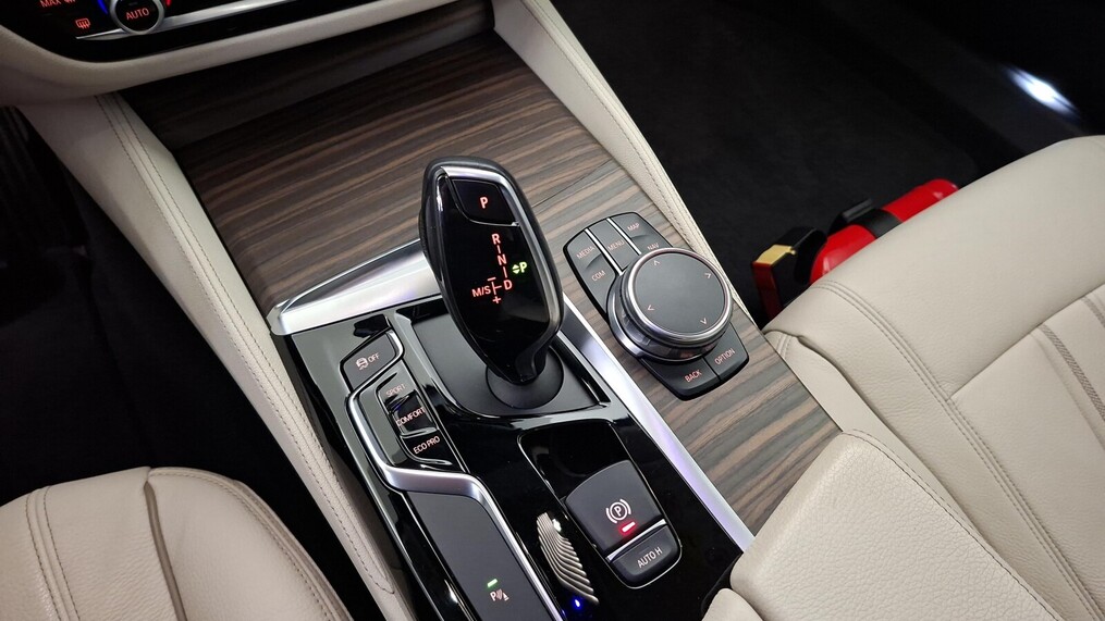 BMW Serii 5, 520