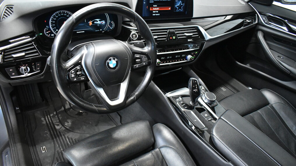 BMW Serii 5, 530