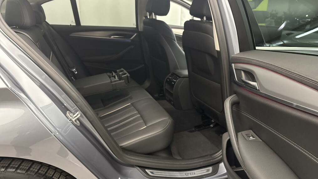 BMW Serii 5, 530