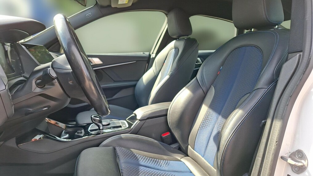 BMW Serii 2, 218