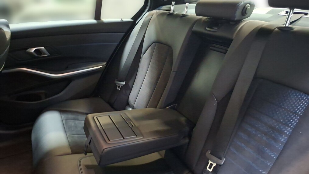 BMW Serii 3, 330