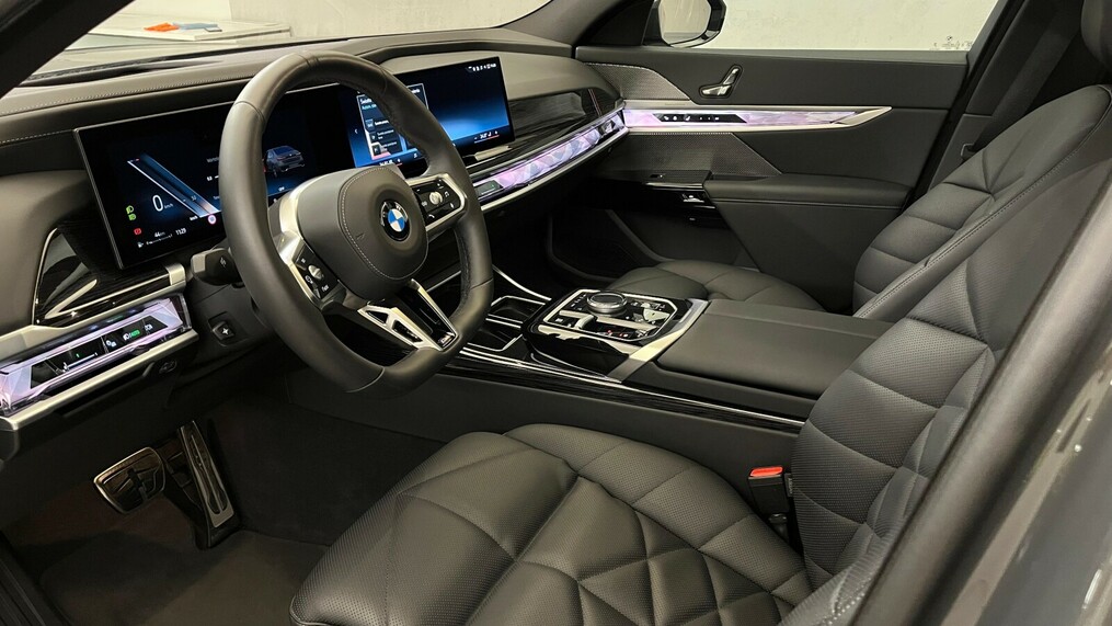 BMW Serii 7, 740