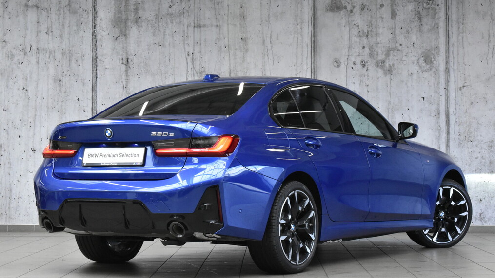 BMW Serii 3, 330