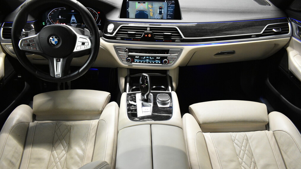 BMW Serii 7, 740