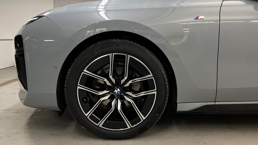 BMW Serii 7, 740