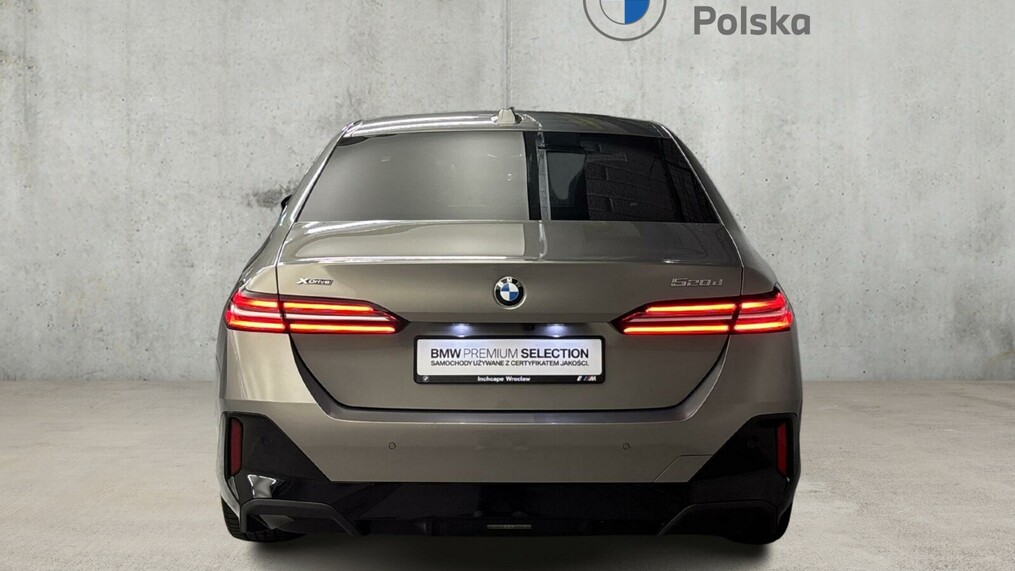 BMW Serii 5, 520