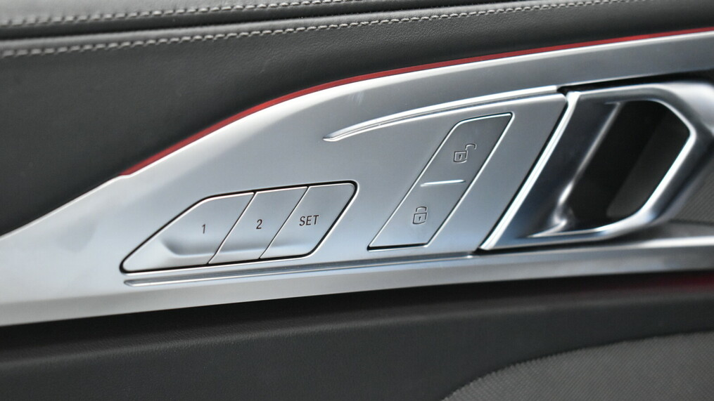 BMW Serii 8, 840