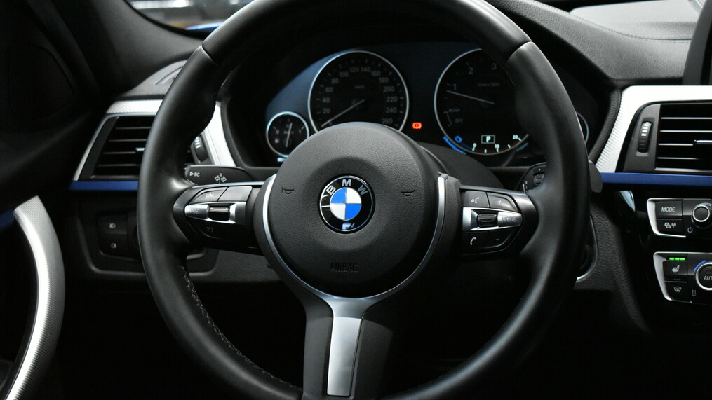 BMW Seria 3, 320