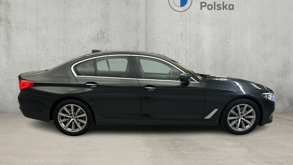 BMW Serii 5, 520