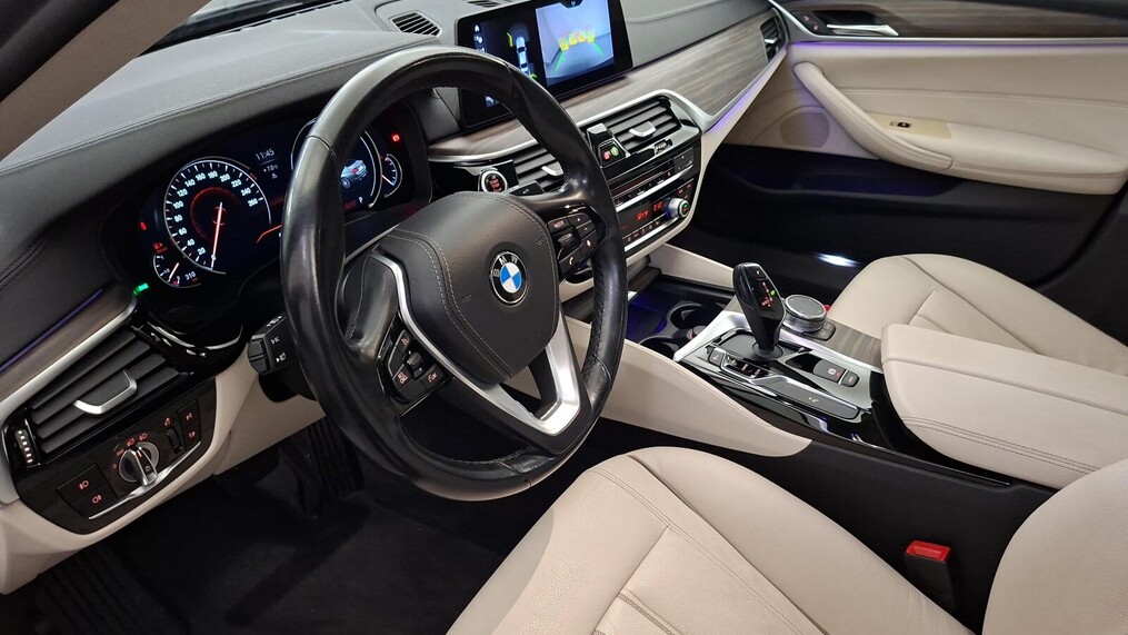 BMW Serii 5, 520