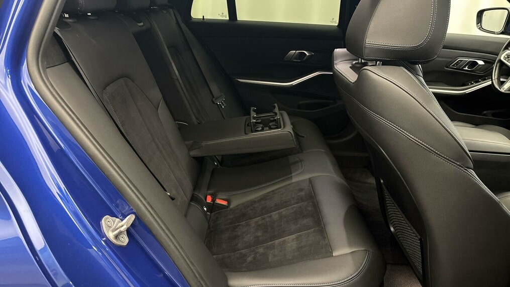 BMW Serii 3, 320