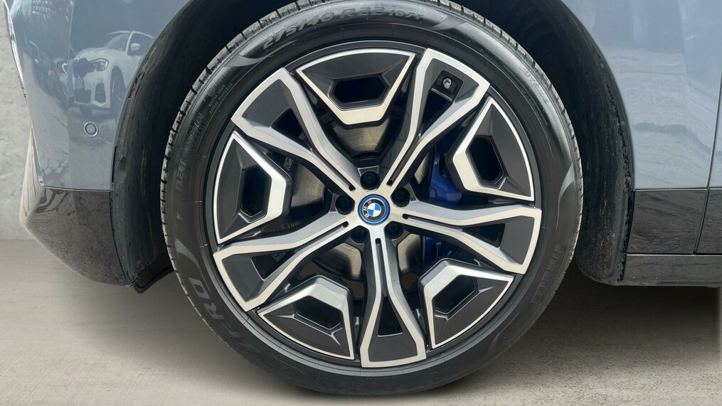 BMW iX