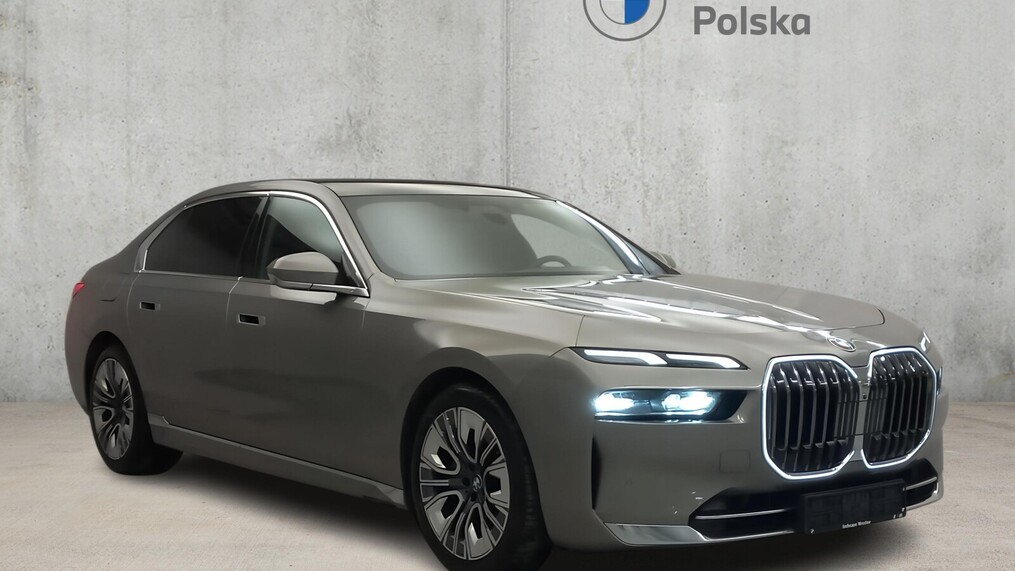 BMW Serii 7, 740