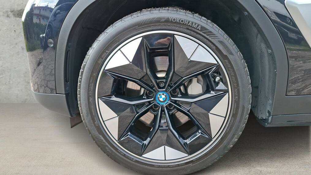 BMW iX3