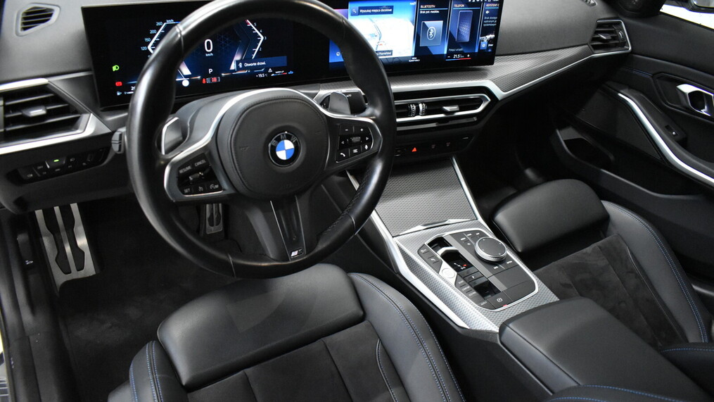 BMW Serii 3, 330