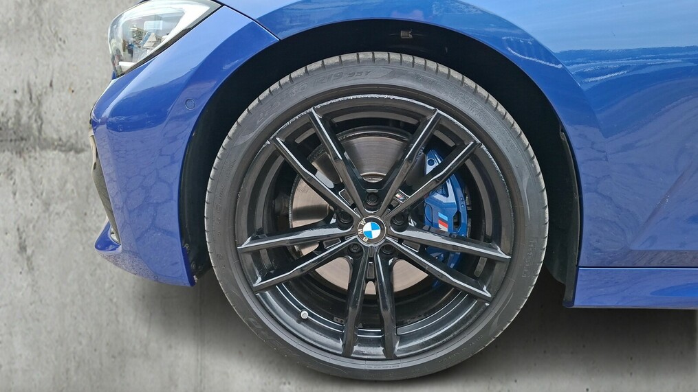 BMW Serii 3, 330