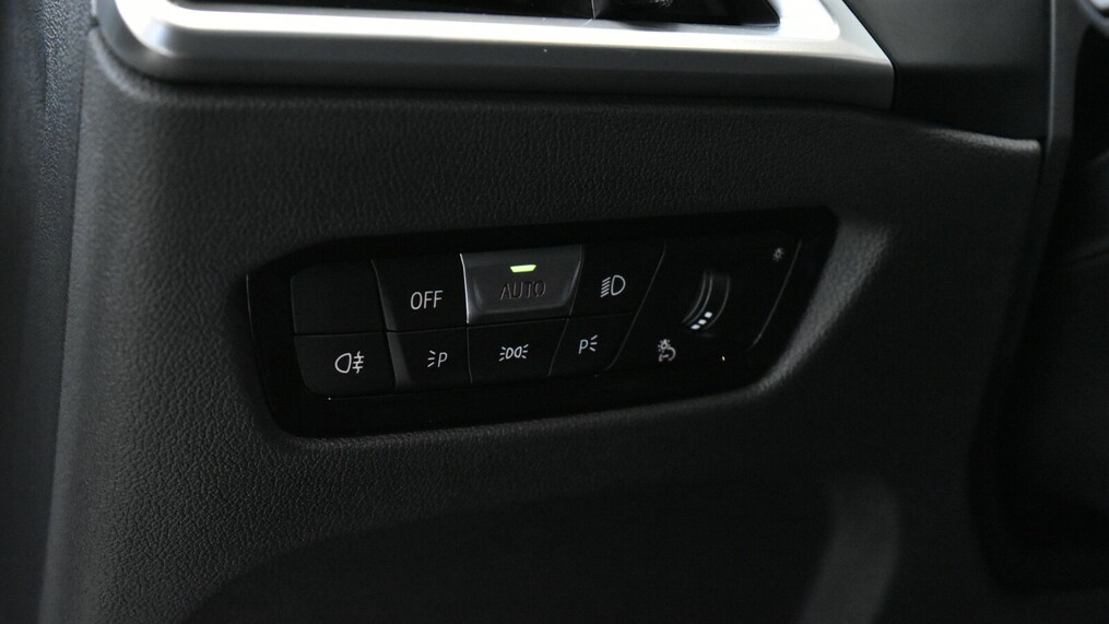 BMW Seria 3, 330