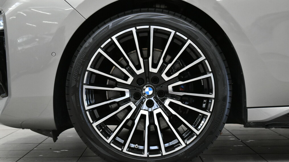 BMW Serii 7, 740