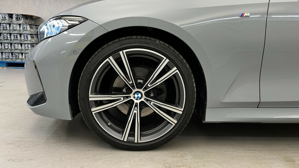 BMW Serii 3, 320