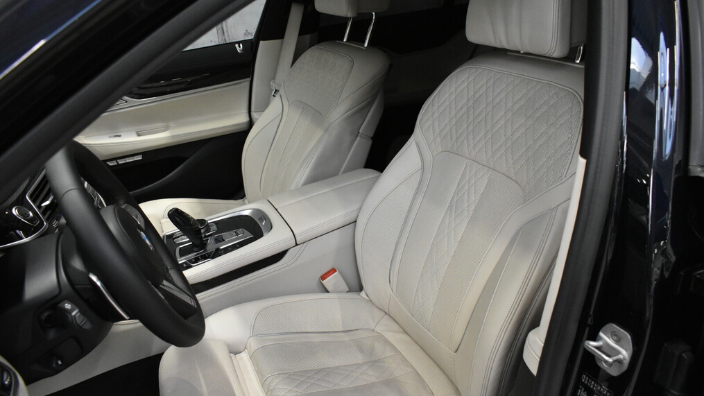BMW Serii 7, 740
