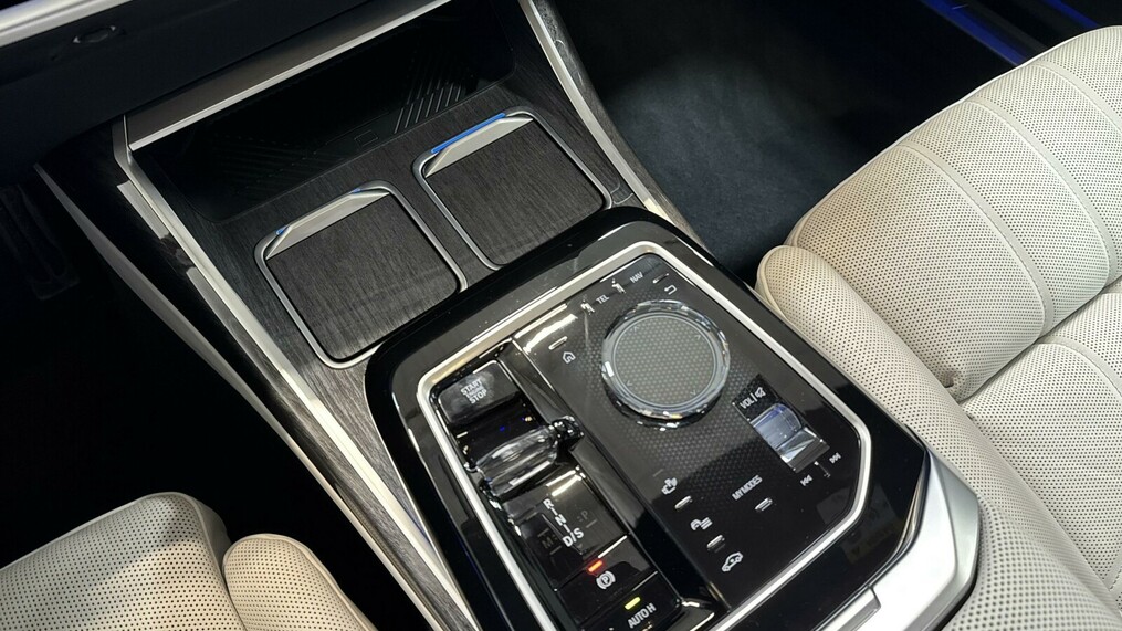 BMW Seria 7, 740