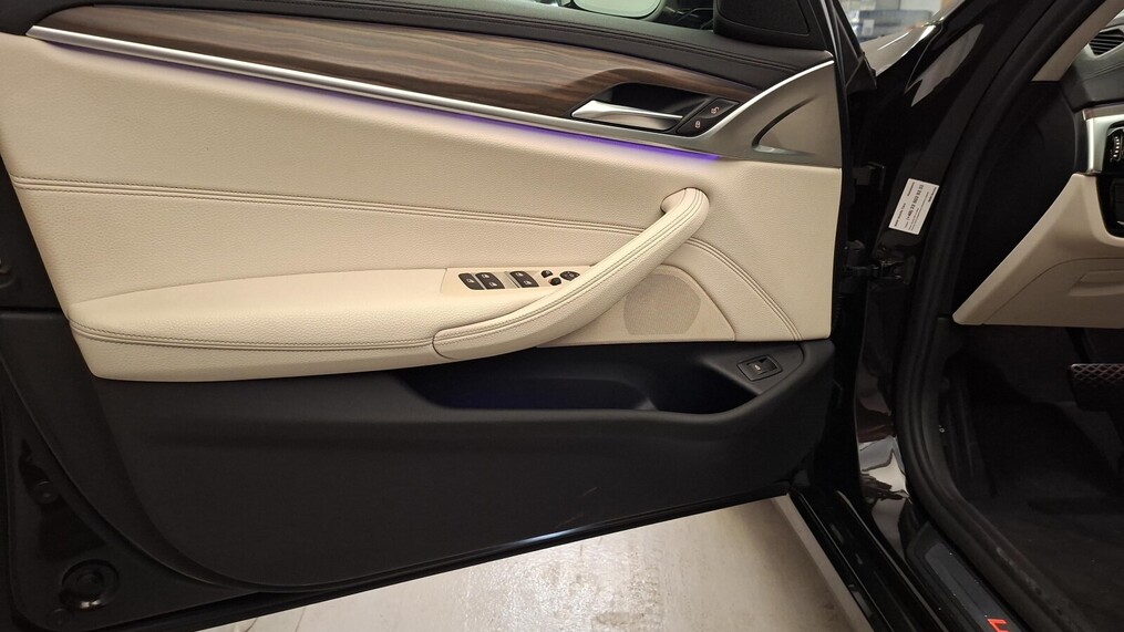 BMW Serii 5, 520