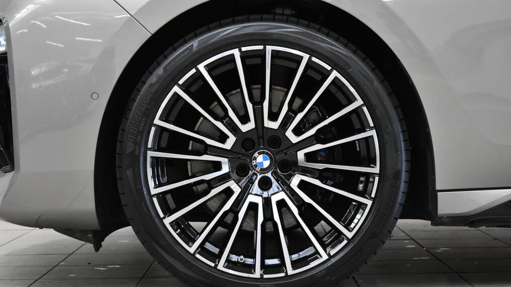 BMW Serii 7, 740