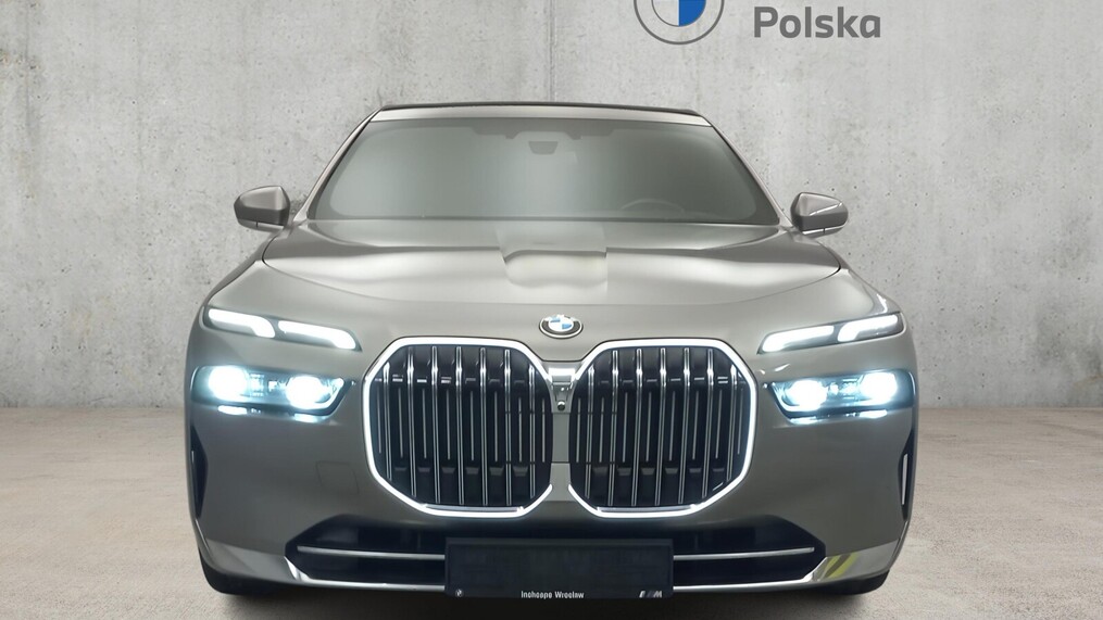 BMW Serii 7, 740