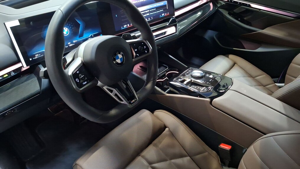 BMW Serii 5, 520