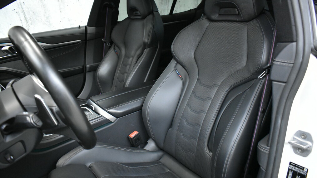 BMW Serii 8, 840